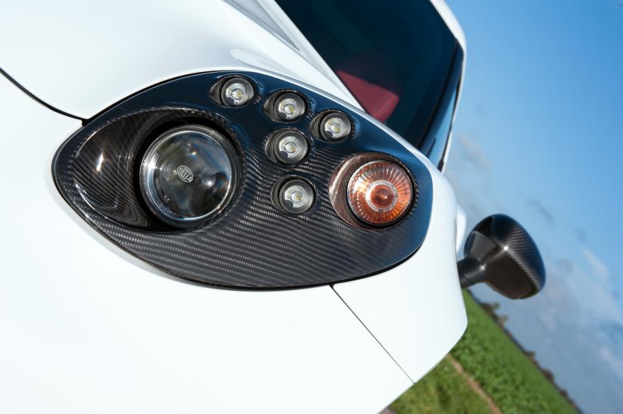 Детали экстерьера Alfa Romeo 4C 2015 года  (UK) (фото 32 из 45)